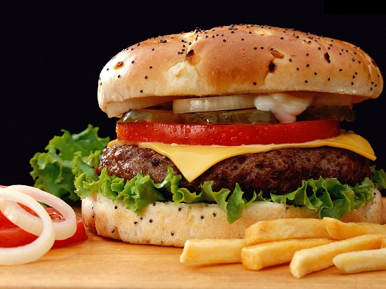 TOP 2 BƯỚC LÀM HAMBURGER THỊT BÒ ĐƠN GIẢN CHỈ VỚI 80.000đ TOP 2 BƯỚC LÀM HAMBURGER THỊT BÒ ĐƠN GIẢN CHỈ VỚI 80.000đ