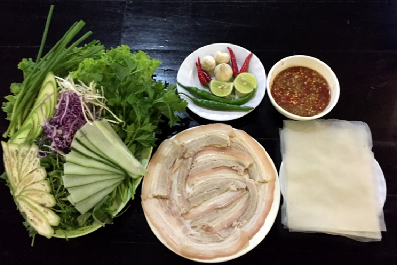 2. Bánh tráng cuốn thịt heo Quán Bà Mua