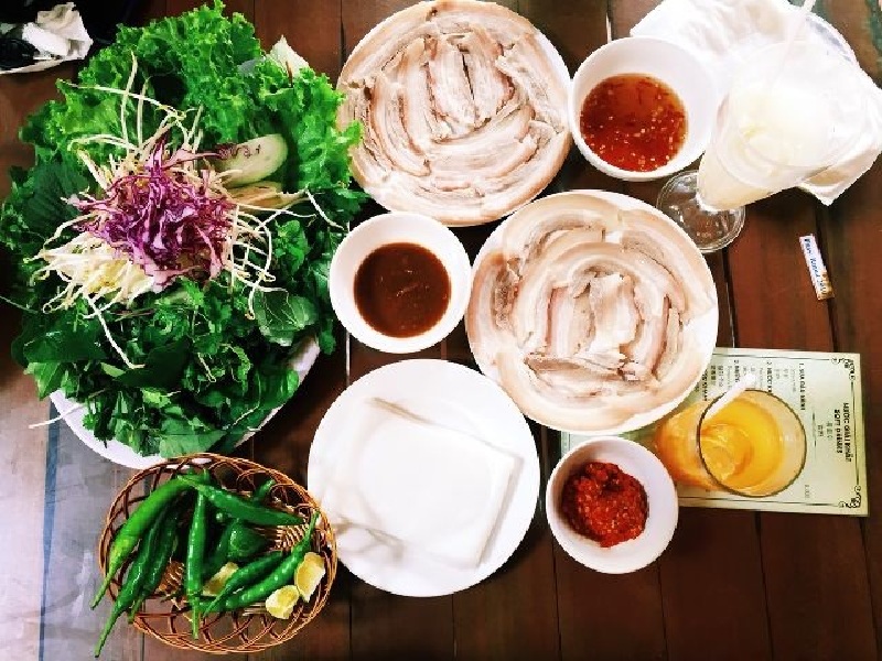1. Bánh tráng cuốn thịt heo Quán Trần