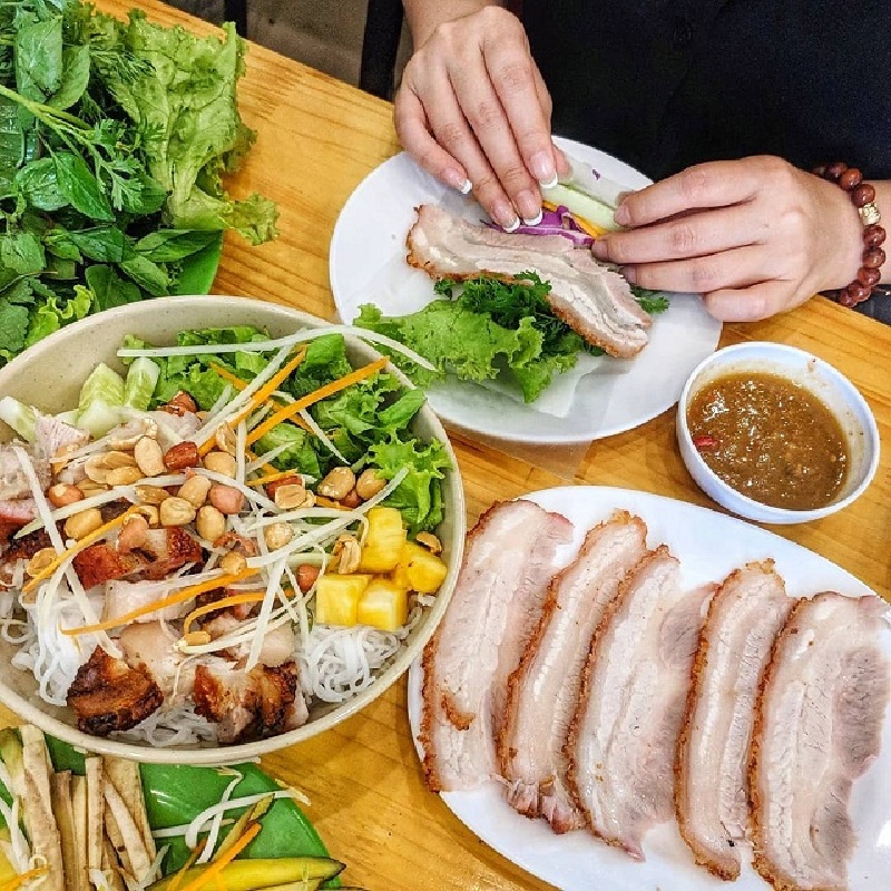 9. Quán bánh tráng cuốn thịt heo ở chợ Cồn Đà Nẵng