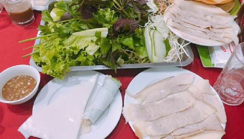 3. Bánh tráng cuốn thịt heo Quán Mậu
