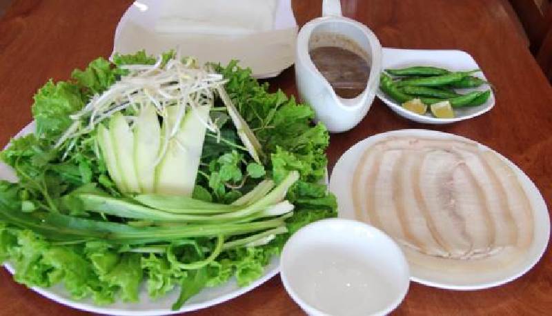 8. Bánh tráng cuốn thịt heo Quê Xưa