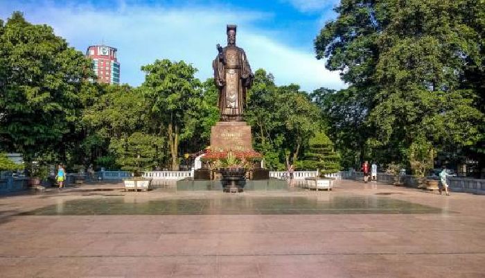 Tượng đài Lý Thái Tổ