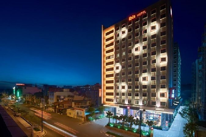 Ibis Saigon Airport Hotel