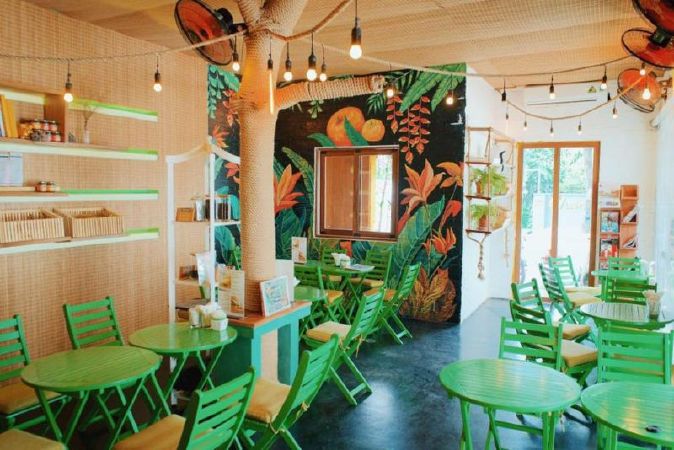 Quán Cafe Walking distance – juicery & Café