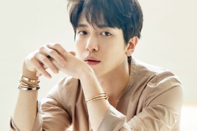 JUNG YONG HWA (CNBLUE)