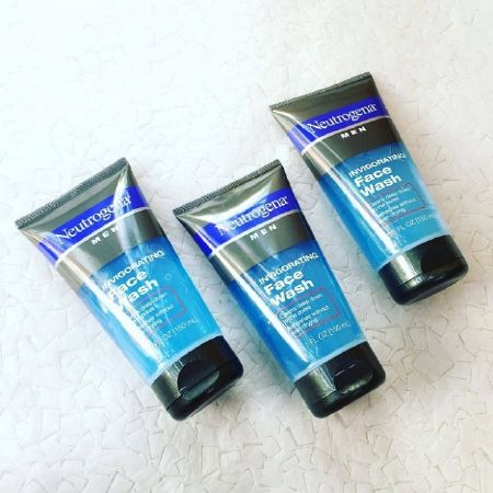 Sữa rửa mặt cho nam Neutrogena