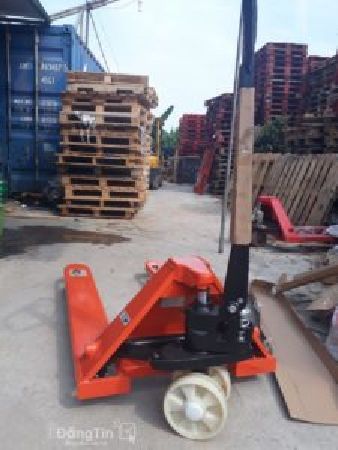 Xe Nâng Động Cơ Có Thể Chui Vào Container Đề Rút Và Đón Hàng