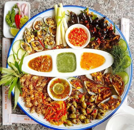 Hải sản tại đường Phạm Văn Đồng