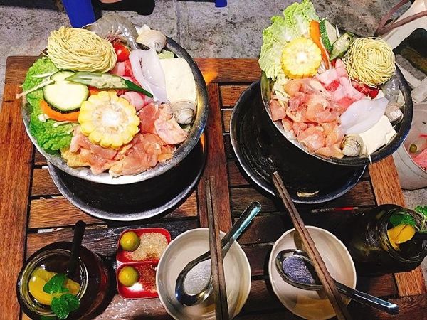 Quán lẩu 1 mình Hà Nội: Xiên Quán