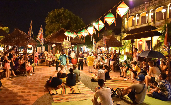 Chơi hội Bài Chòi