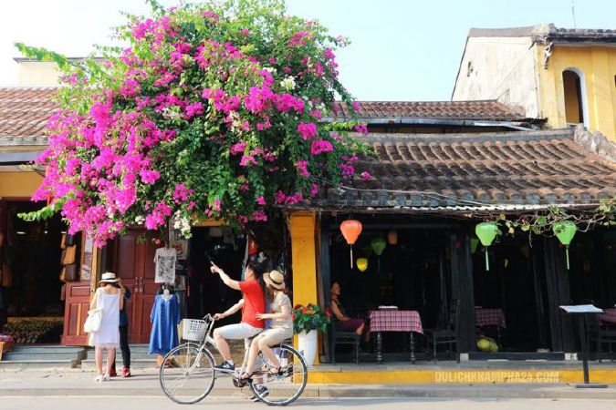 Đạp xe khám phá phố cổ