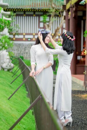 Áo trắng đến trường