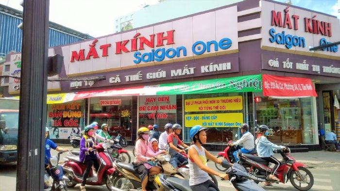 Top 6 cửa hàng giúp bạn biết mua mắt kính cận ở đâu tốt TPHCM