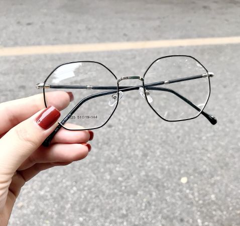 Mắt kính Titan (kinhcansg.com)