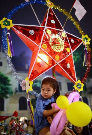 Trò chơi trung thu tập thể - Rước đèn ông sao
