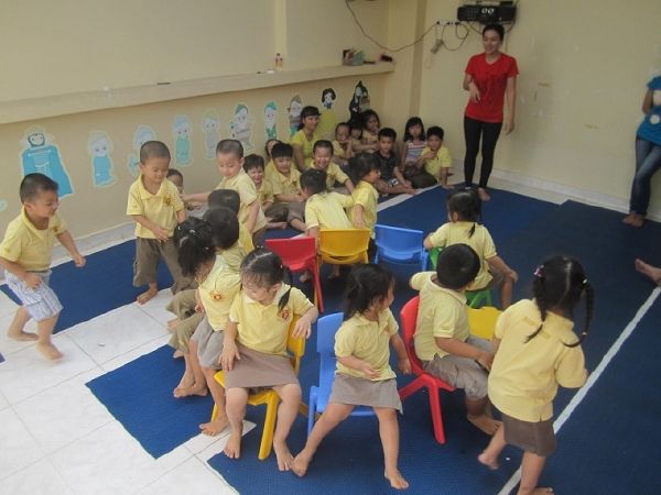 Trò chơi trung thu tập thể - Nhảy vòng