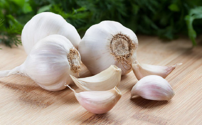 Tỏi tươi trị thâm mụn