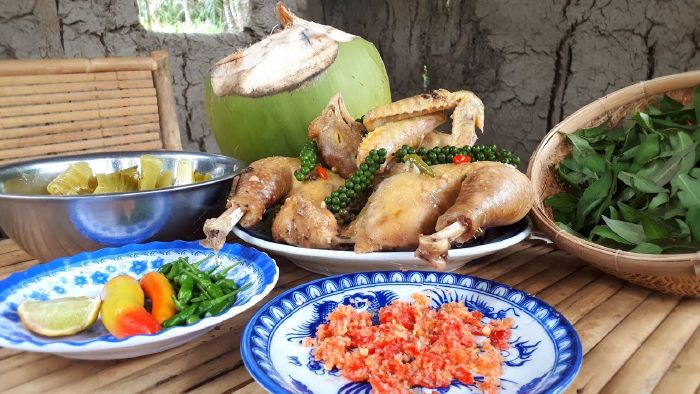 Gà hấp tiêu xanh Phú Quốc