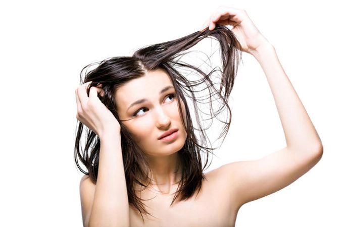 Tuyến bã nhờn hoạt động mạnh