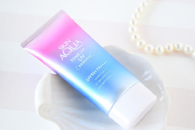 Kem chống nắng Skin Aqua Tone Up UV Essence