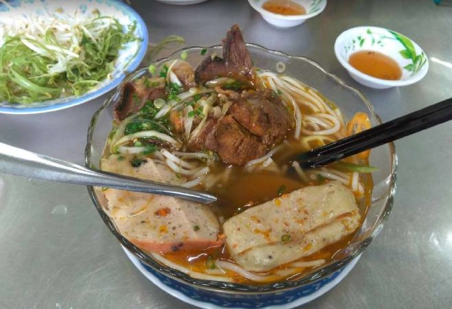 Quán bún bò Huế chú Há