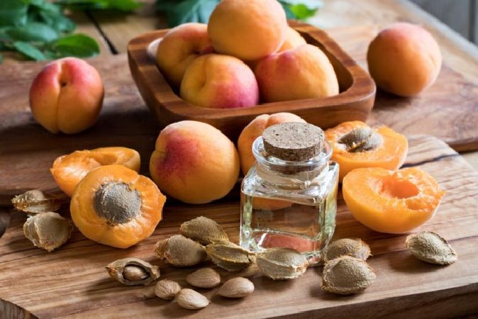 Dưỡng ẩm cho da bằng dầu hạt mơ