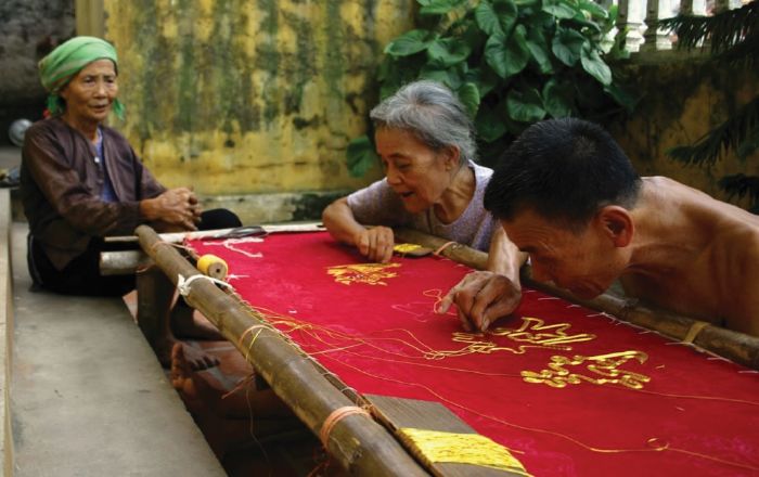 Làng Thêu Tay Quất Động