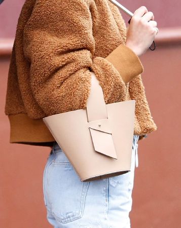 Carolina Santo Domingo - Amphora Mini Leather Bag (~ 5.300.000)