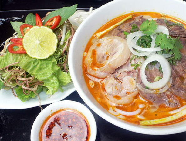 Quán bún bò Ấp Ánh Sáng