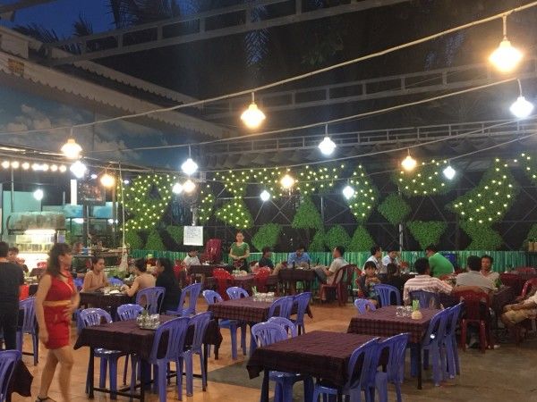 Quán Ăn Sân Vườn Hoàng Hiếu