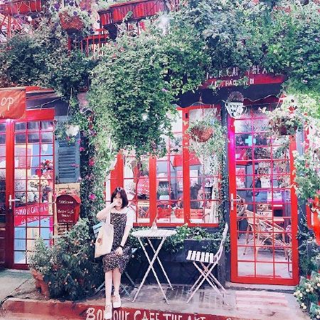 Bonjour Cafe The Art