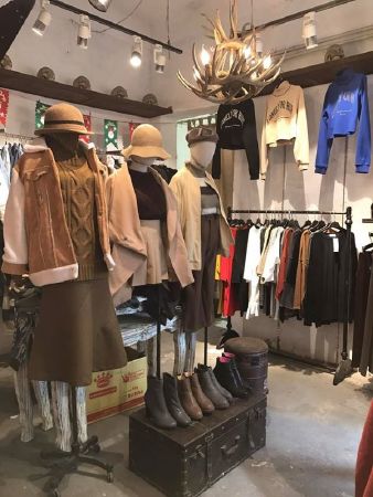 Phố thời trang Cách mạng tháng 8