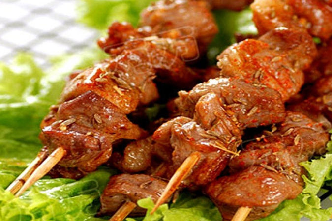 Lợn đồi nướng xiên