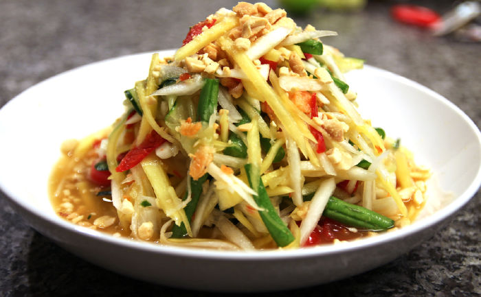 Som Tam (gỏi đu đủ ghẹ sống)
