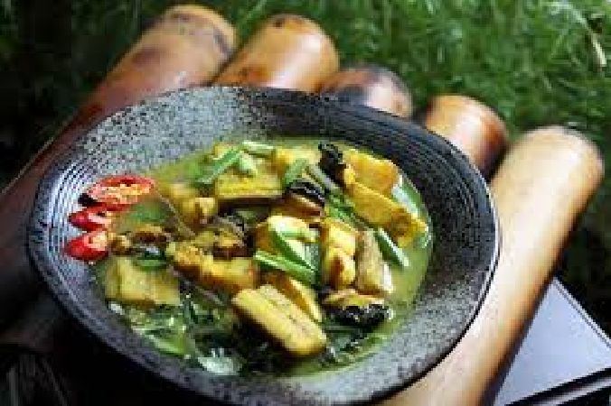 Chuối xanh xào lá lốt