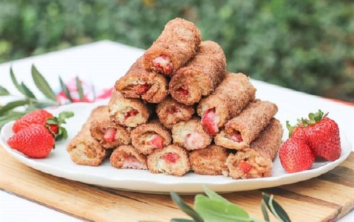 Sandwich cuộn dâu tây