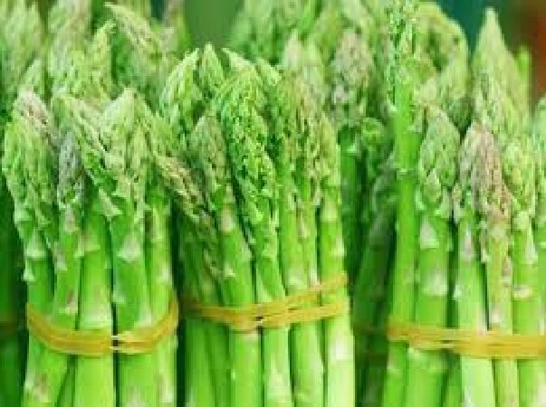 Măng tây luộc chấm nước mắm