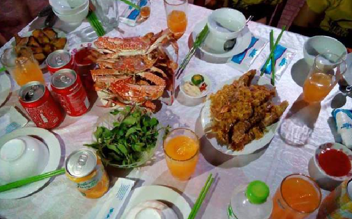 Quán hải sản Gió Lộng