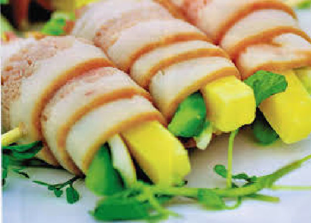 Chân giò hun khói cuộn xoài xanh