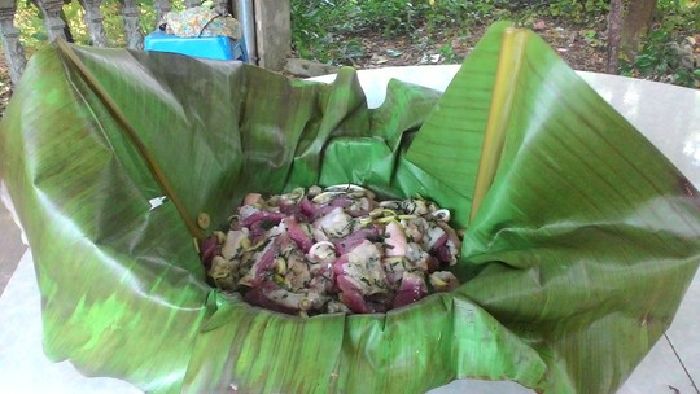 Thịt lợn xay hấp lá chuối