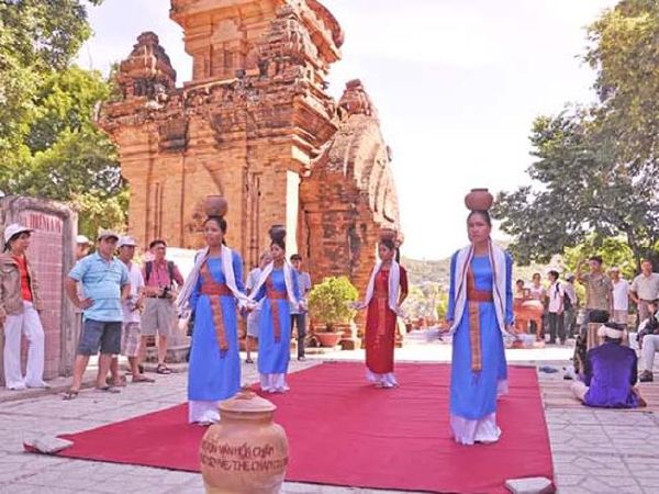 Lễ hội Tháp Bà Ponagar