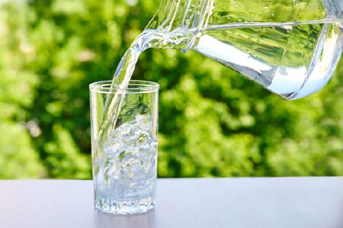 Khống chế nhịp điệu và uống nhiều nước khi uống rượu
