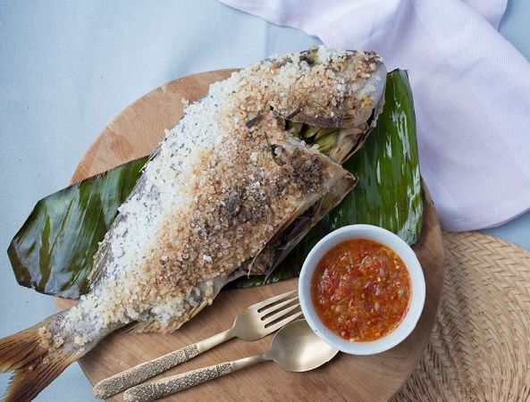 Cá nướng muối (Pla Pao)