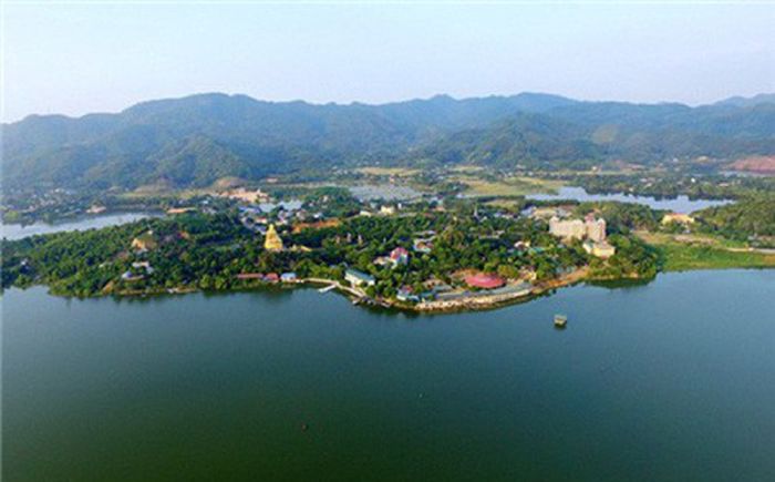 Hồ Núi Cốc