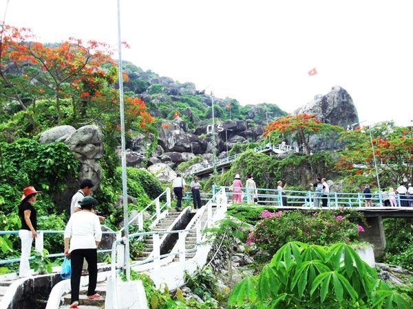 Khu Di Tích Cách Mạng Đồi Túp Dụp