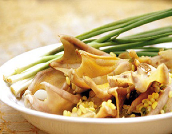 Chân vịt hầm đậu xanh