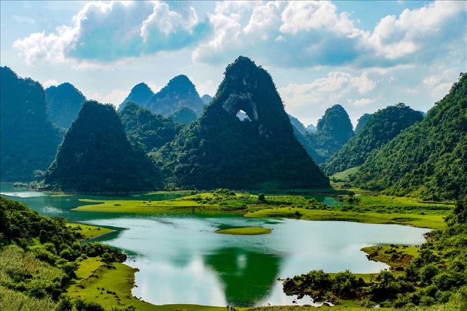 Núi Thắm