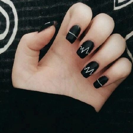 Đen hoặc các màu tối