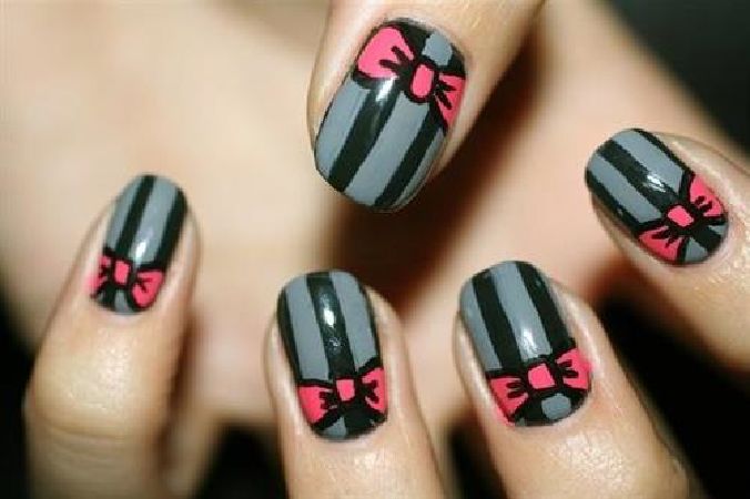 Nail kẻ sọc cá tính
